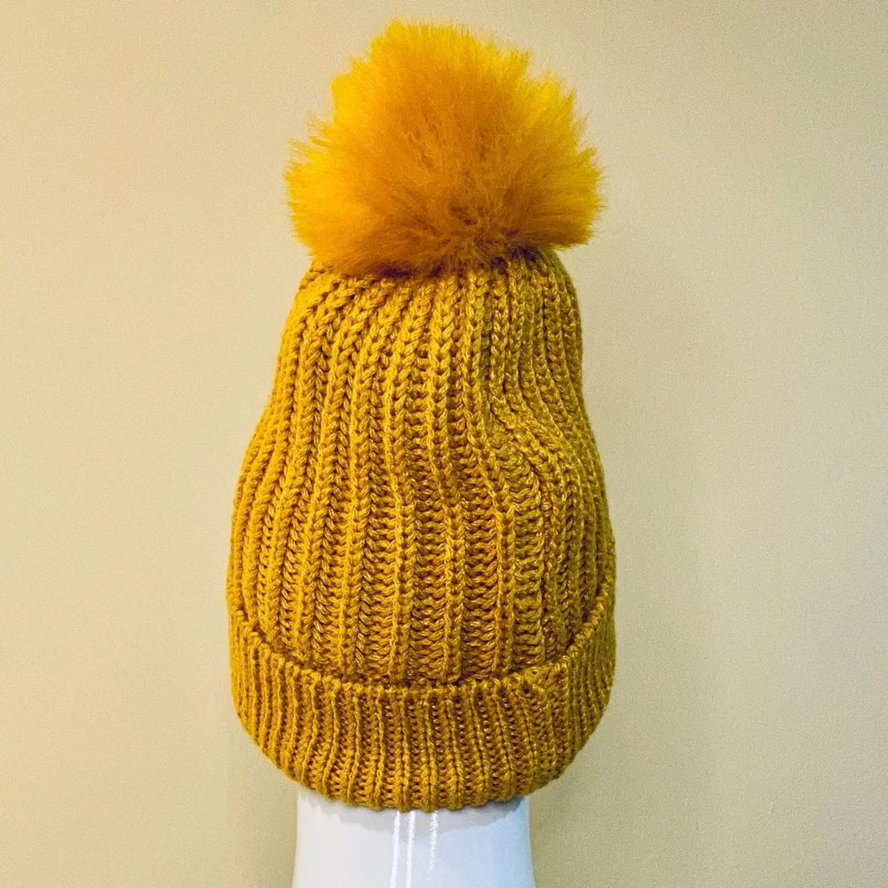 ๐HP๐NWOT Prince & Fox Gold Acrylic Knit Pom Beanie Aeropostale OS - Picture 3 of 8